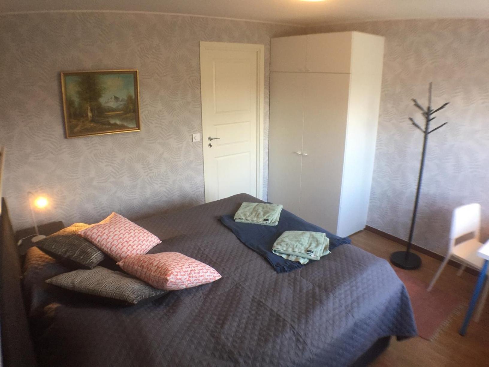 Dubbelrum Med Extrasaeng Pa Markplan I Lugnt Villaomrade Malmo Ngoại thất bức ảnh